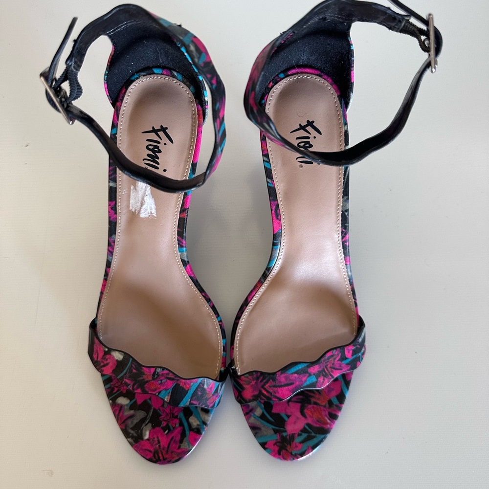 Fioni pink and black heels size 8